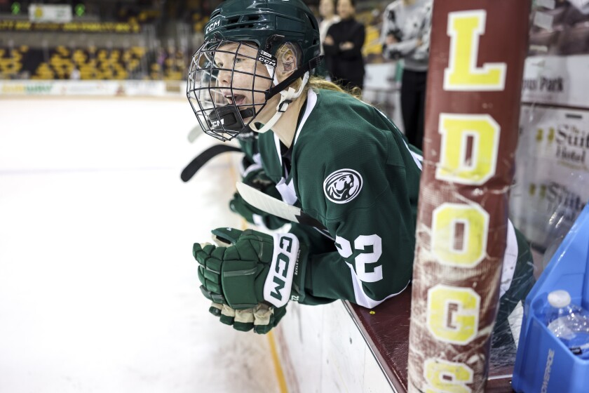 college women play ice hockey