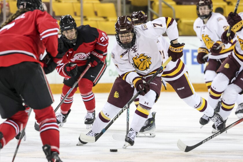 college women play ice hockey