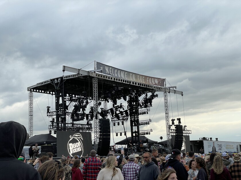luke bryan farm tour