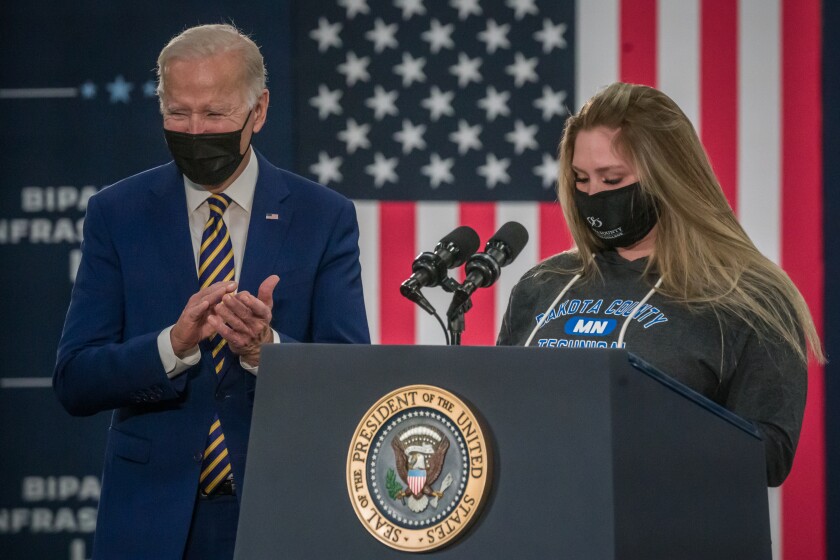 113021-BIDEN-VISIT-DAKOTA-COUNTY-02801.jpg