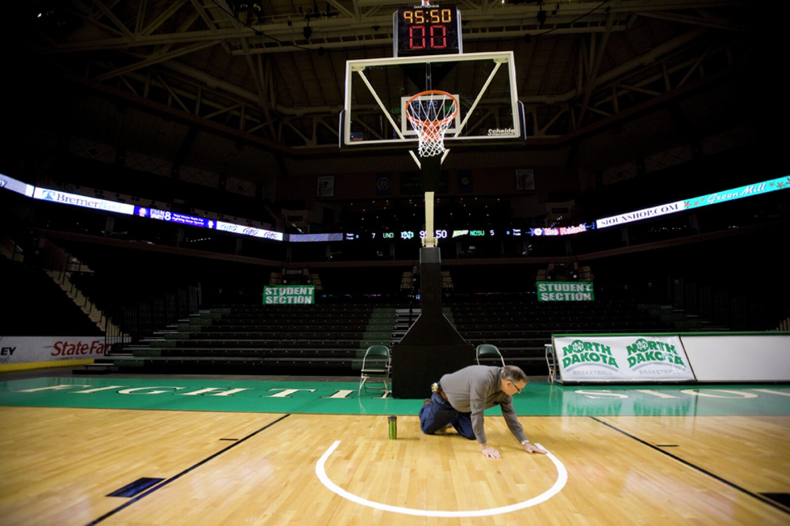 Expected UNDNDSU game attendance 6,000plus Grand Forks Herald