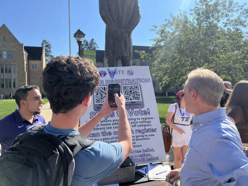 50d14d-20220922-earlyvoting-2000.jpg
