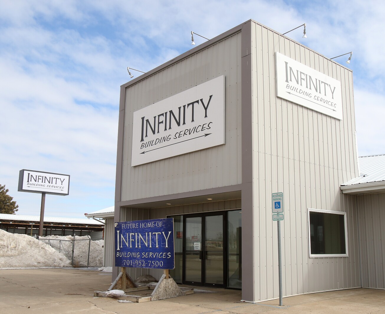 infinity building signage 031422.jpg