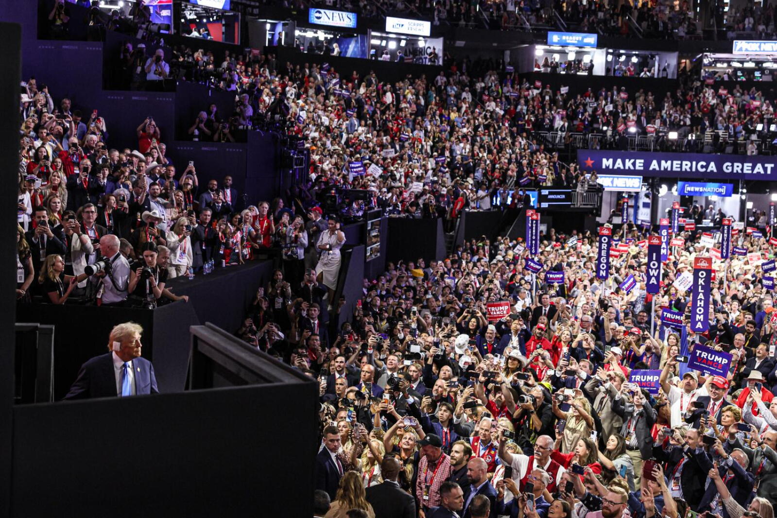 Cell Phones At Rnc Rally Milwaukee police cite SD GOP leader for throwing phone on RNC floor ...