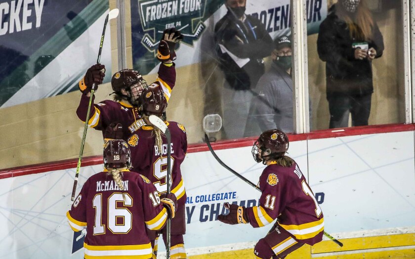 BELL, HANLEY AND HUGHES WILL CAPTAIN THE BULLDOGS IN 2022-23 - UMD Athletics