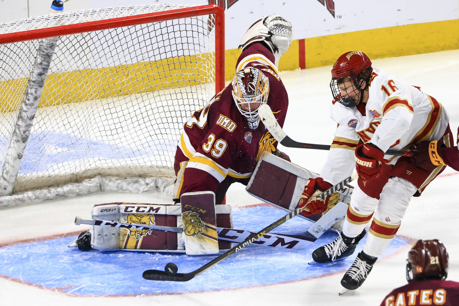 Minnesota Duluth plays Denver in regional final game in Loveland