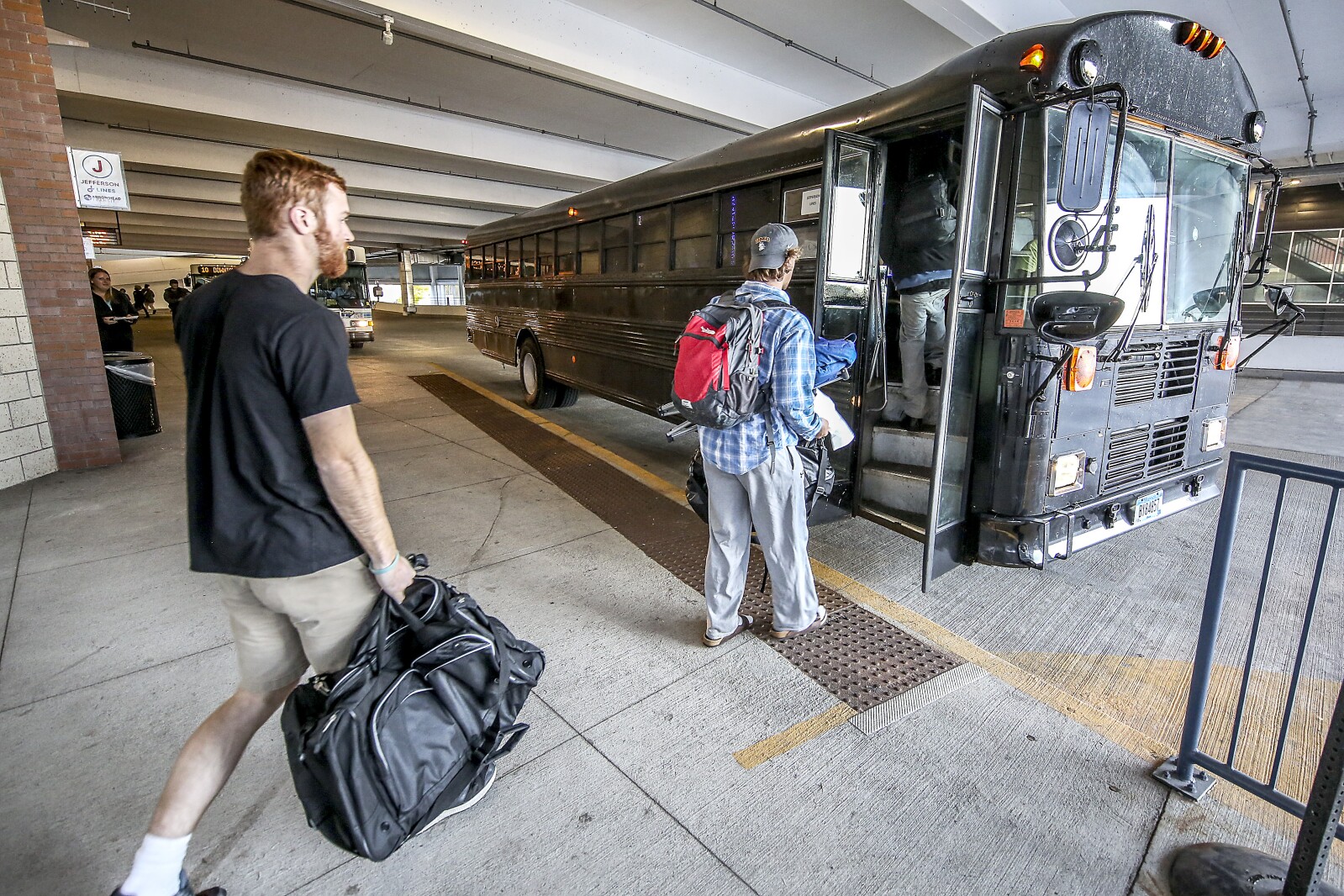 Party Bus Fills In For Jefferson Lines Duluth Minneapolis Route party-bus-fills-in-for-jefferson-lines-duluth-minneapolis-route