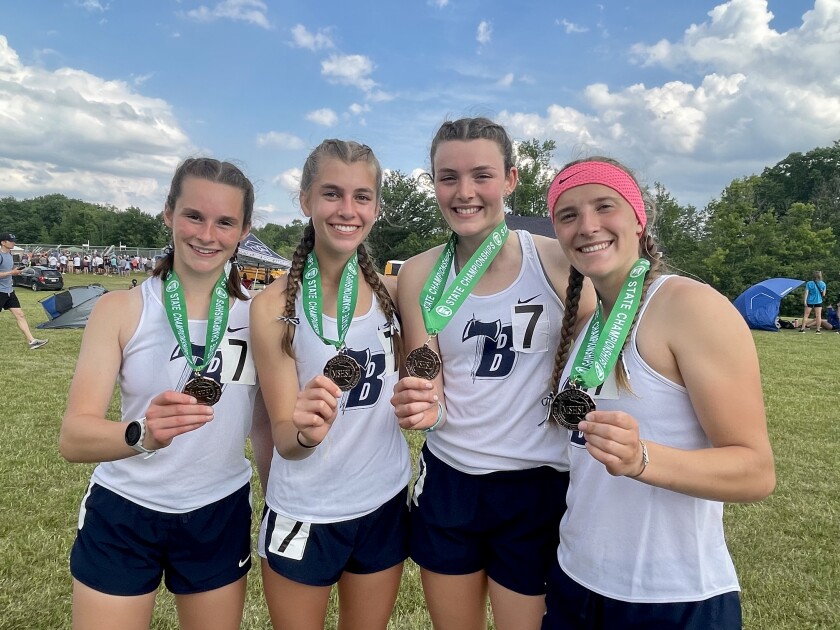 061522.S.BP.BHSTRACK 4x800 relay.jpg