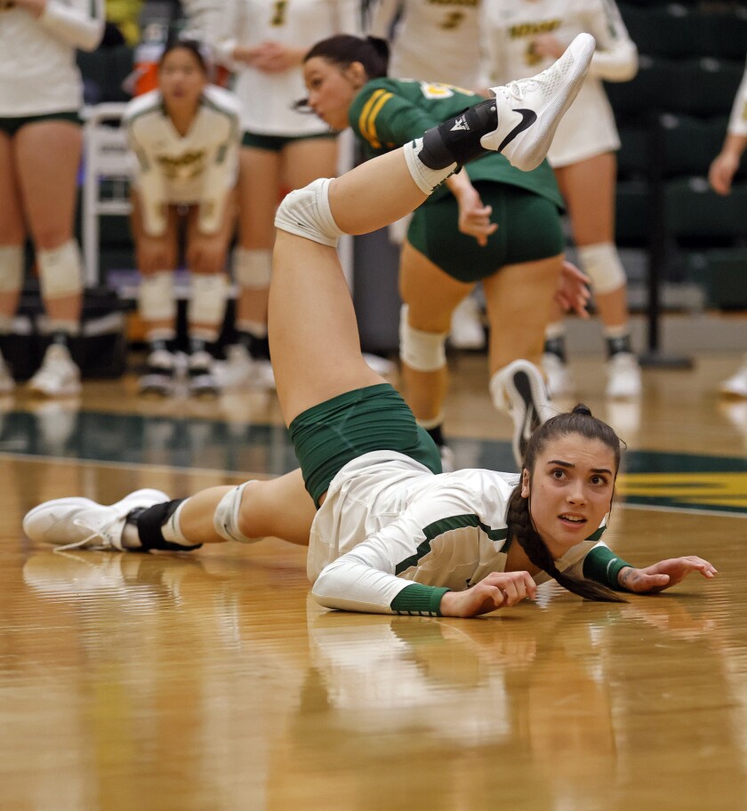 110222.S.FF.NDSUvolleyball