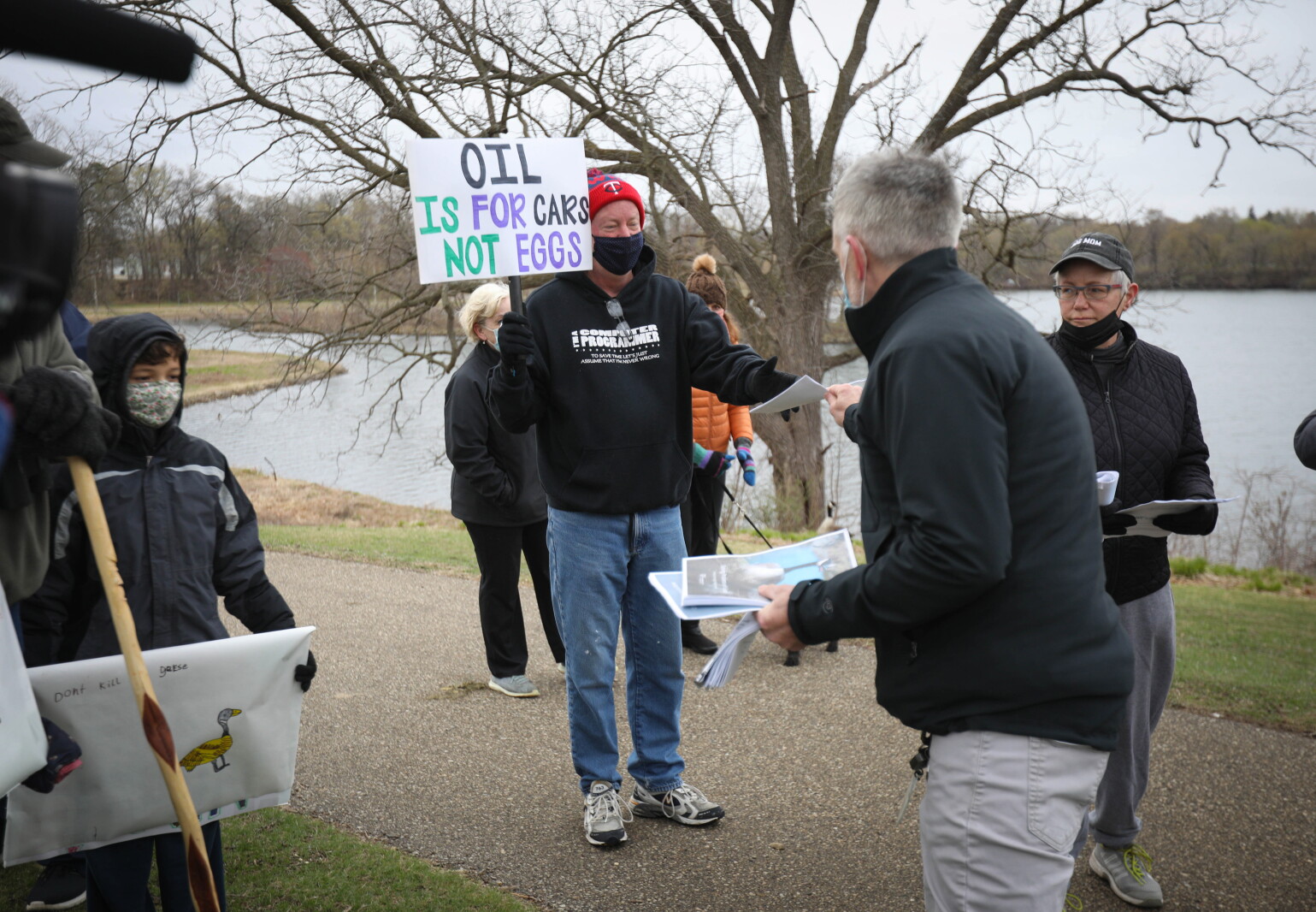Protest greets volunteer egg-addling effort in Silver Lake Park - Post ...