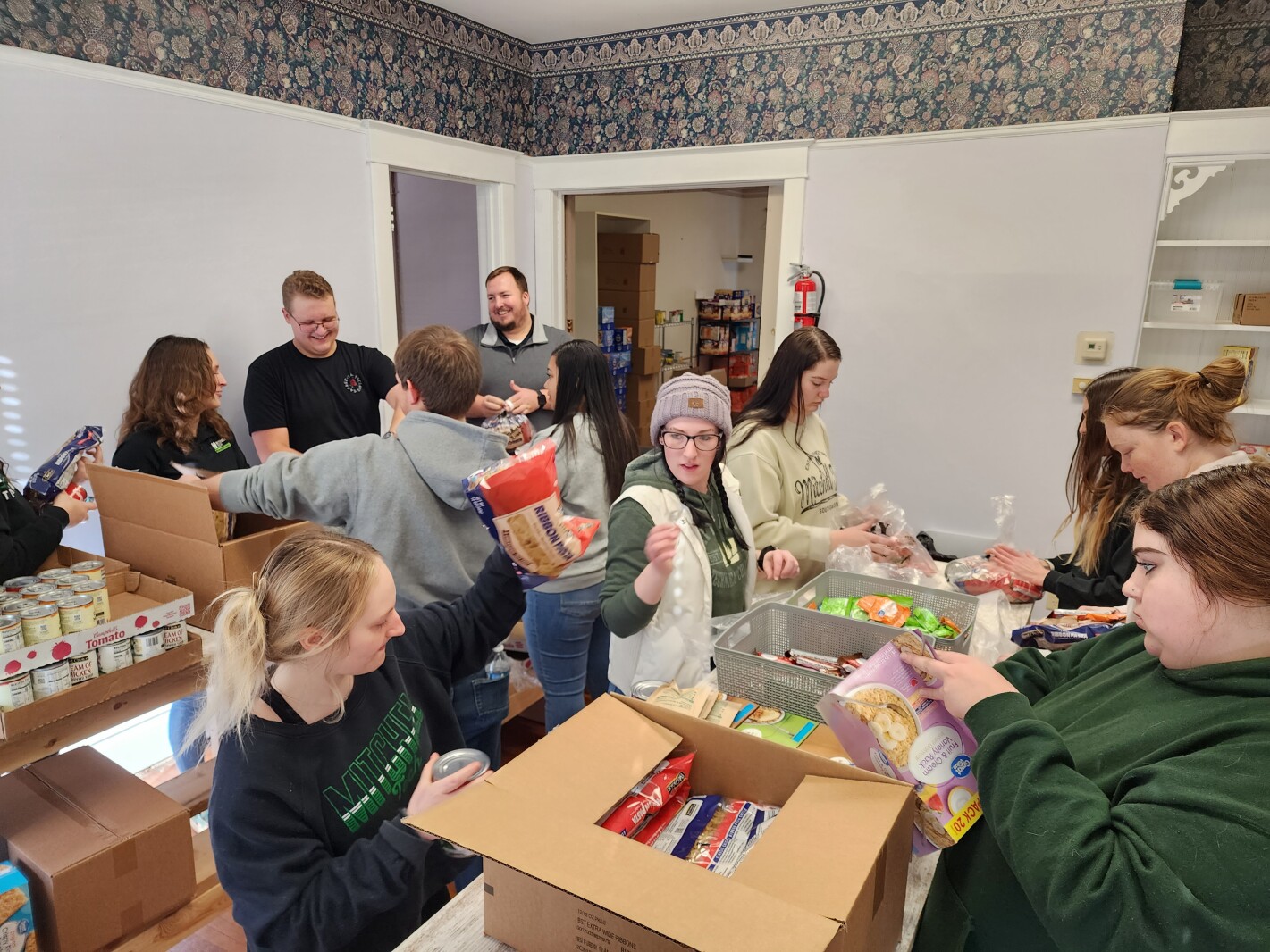 Mitchell Tech students deliver big for Mitchell Weekend Snack Pack ...