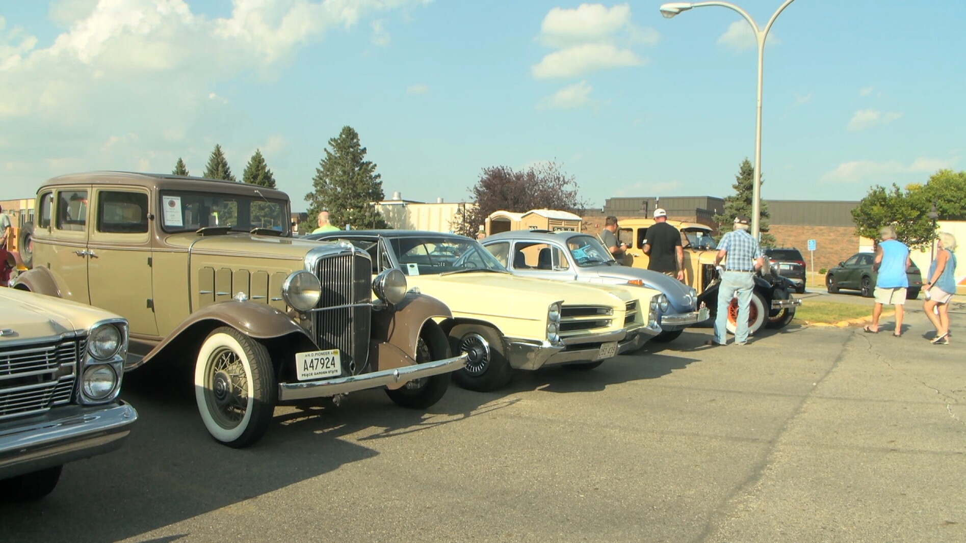 Moorhead Cruise Night rolls into M State
