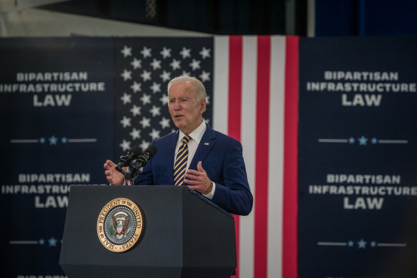 113021-BIDEN-VISIT-DAKOTA-COUNTY-03032.jpg