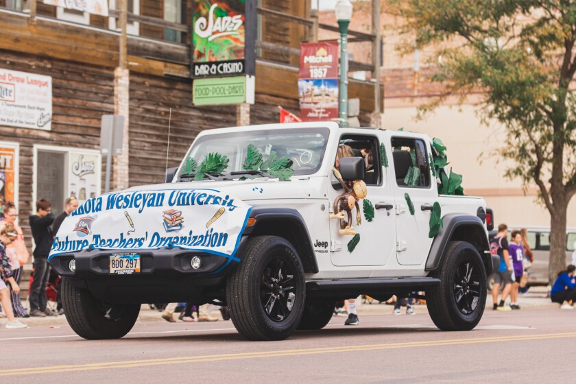 10-1-22DWUBlue&WhiteDaysParade-13.jpg