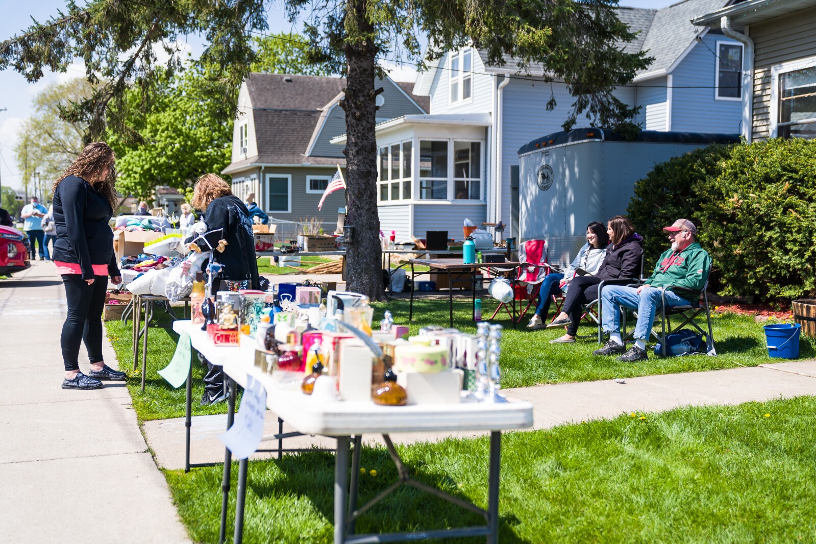 100-Mile Garage Sale shoppers back in force - Post Bulletin | Rochester