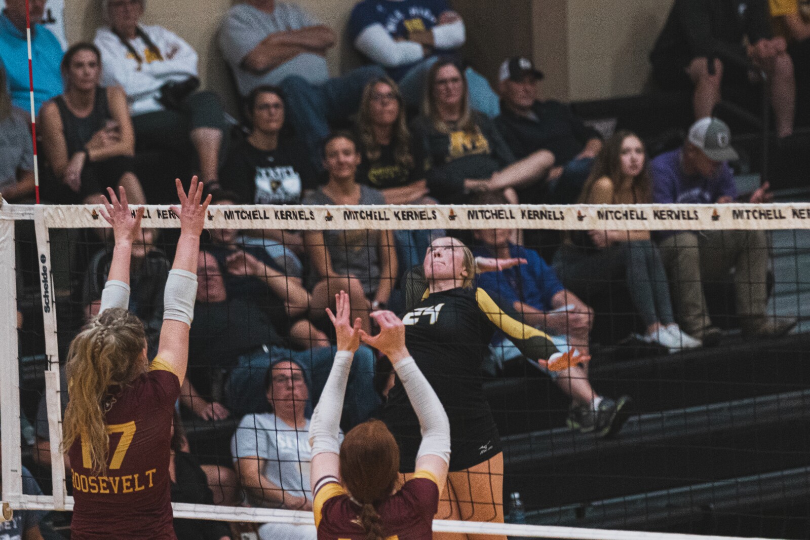 9-29-22VolleyballMitchellvsRoosevelt-37.jpg