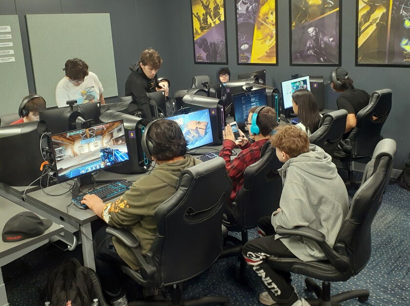 051822 N DG ESPORTSTEAM S2.jpg