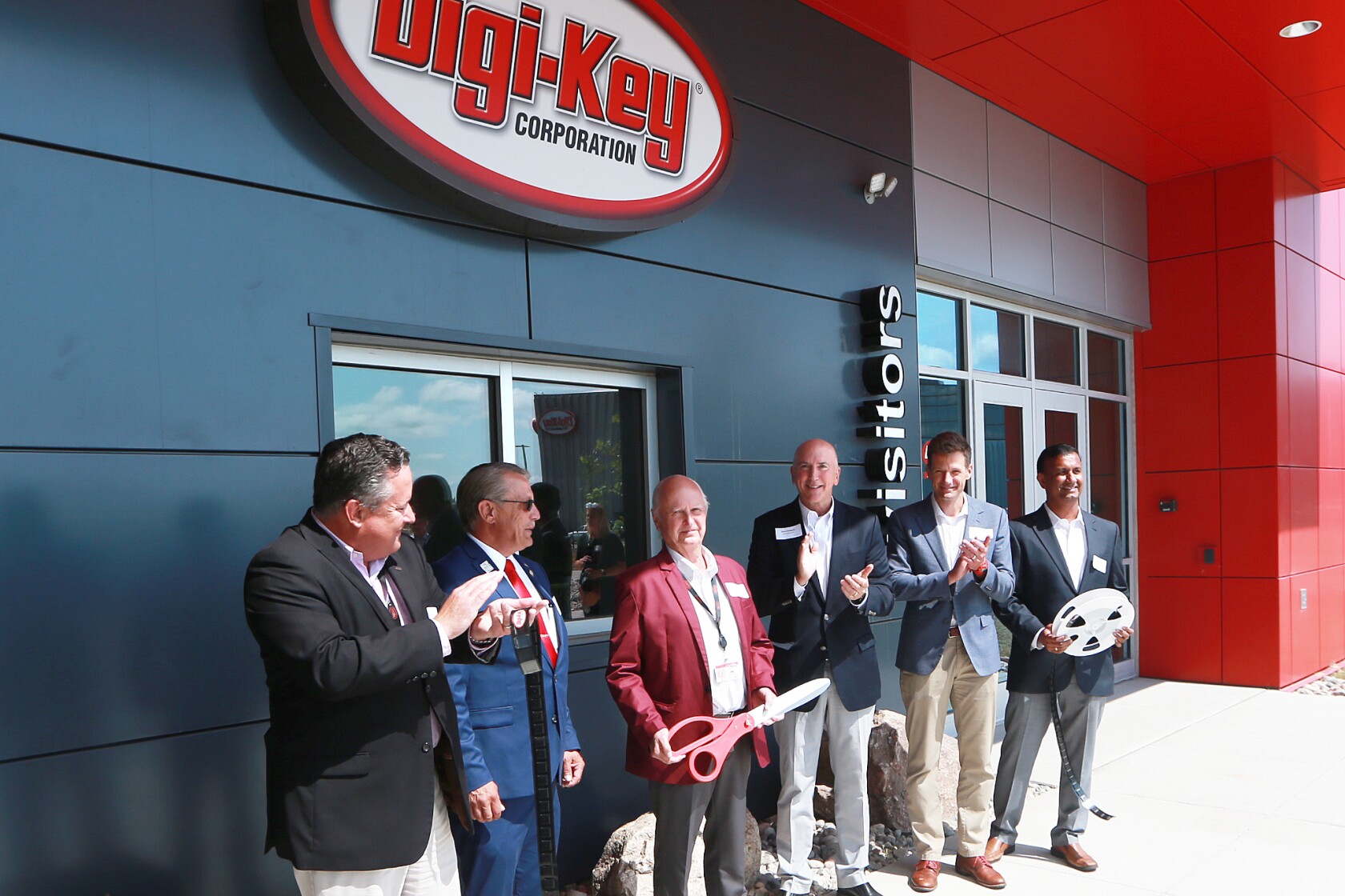 Digi-Key unveils new 2.2M square-foot expansion in Thief River Falls ...