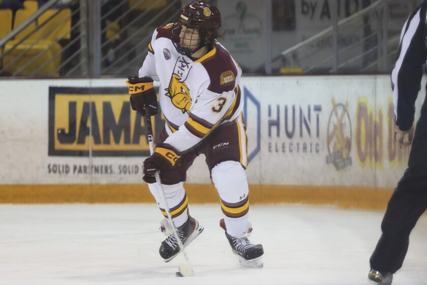 college men play hockey