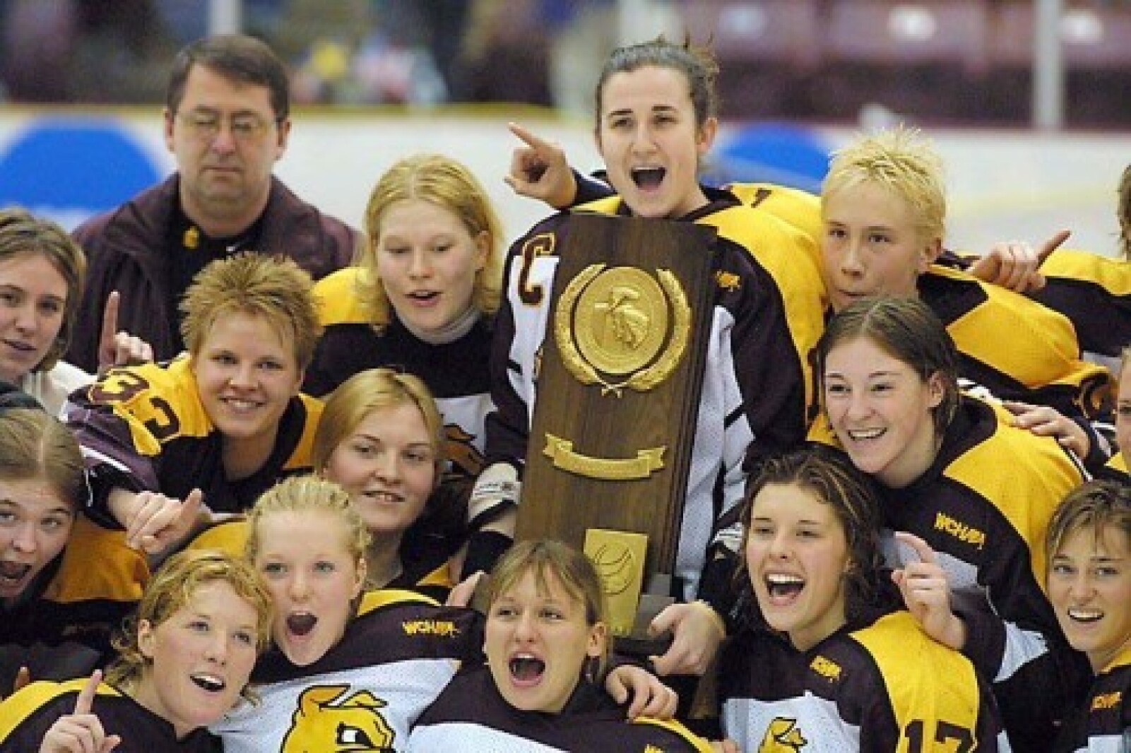 UMD Women s Hockey Team To Celebrate 10th Anniversary Duluth News umd-women-s-hockey-team-to-celebrate-10th-anniversary-duluth-news