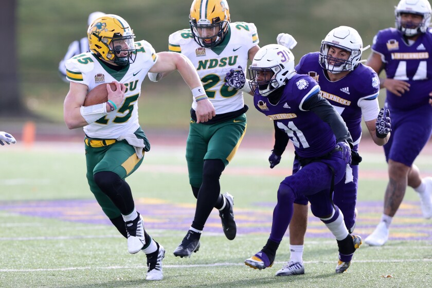 110622.S.FF.Bison.Payton
