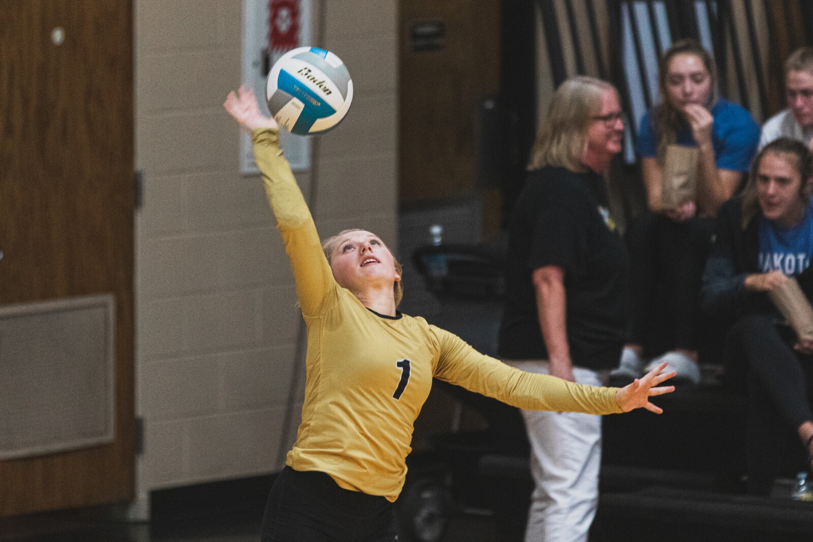 9-29-22VolleyballMitchellvsRoosevelt-19.jpg