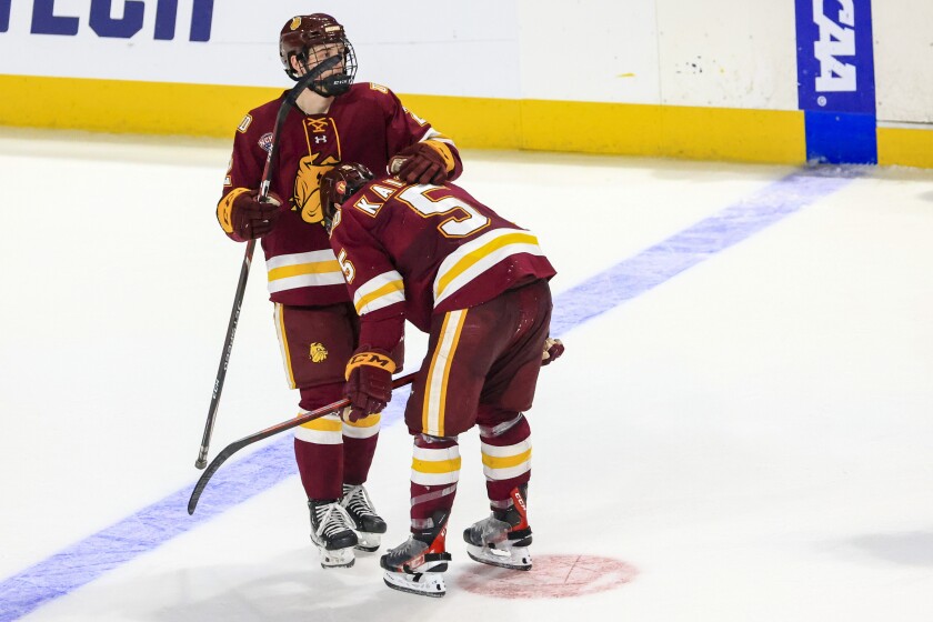 UMD men's hockey: Bad bounce keeps Bulldogs out of NCAA ...