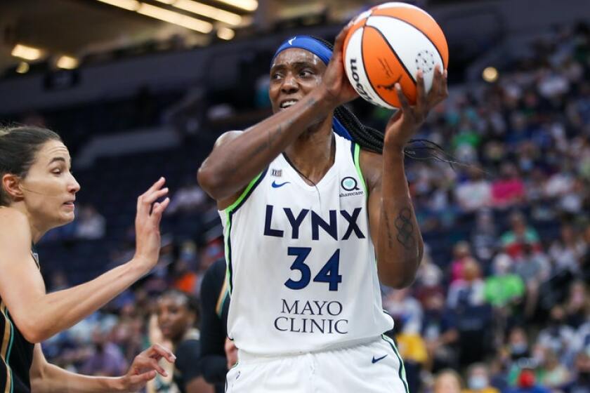 SPORTS-SYLVIA-FOWLES-WILL-RETIRE-AFTER-1-MS.jpg