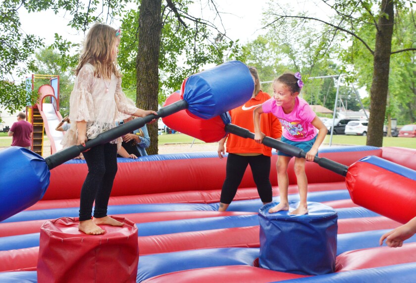 Garfield Jousting 7994.jpg