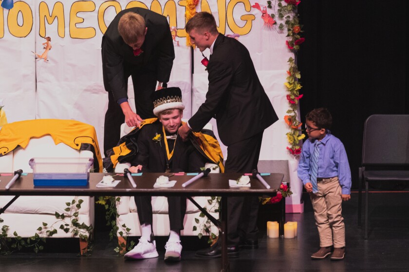 9-19-22HomecomingCoronation-6.jpg