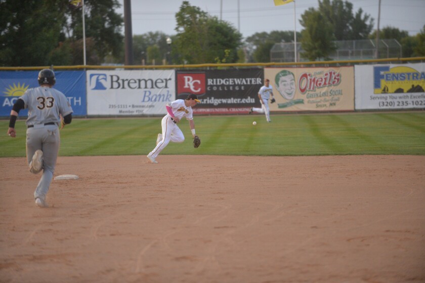 Bismarck knocks Stingers out of first - West Central Tribune | News ...