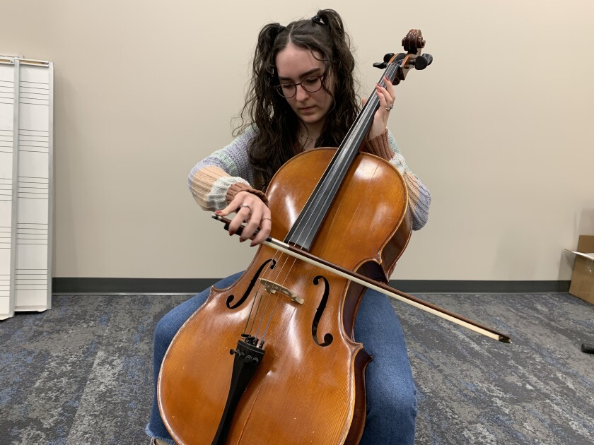 Hannah Kounkel Playing 2