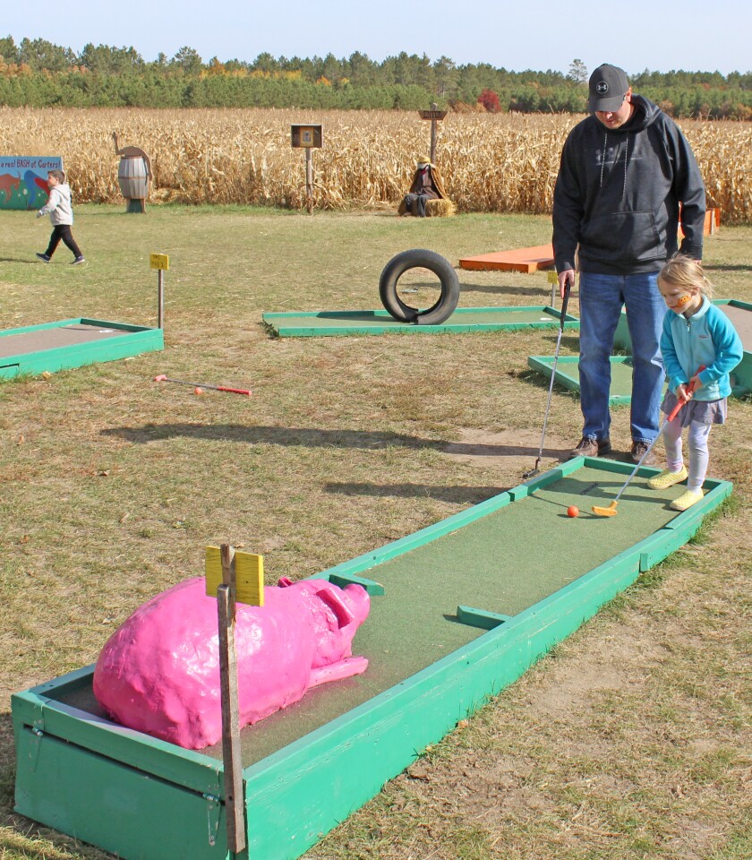 101222.N.PRE.MiniGolf6665.jpg