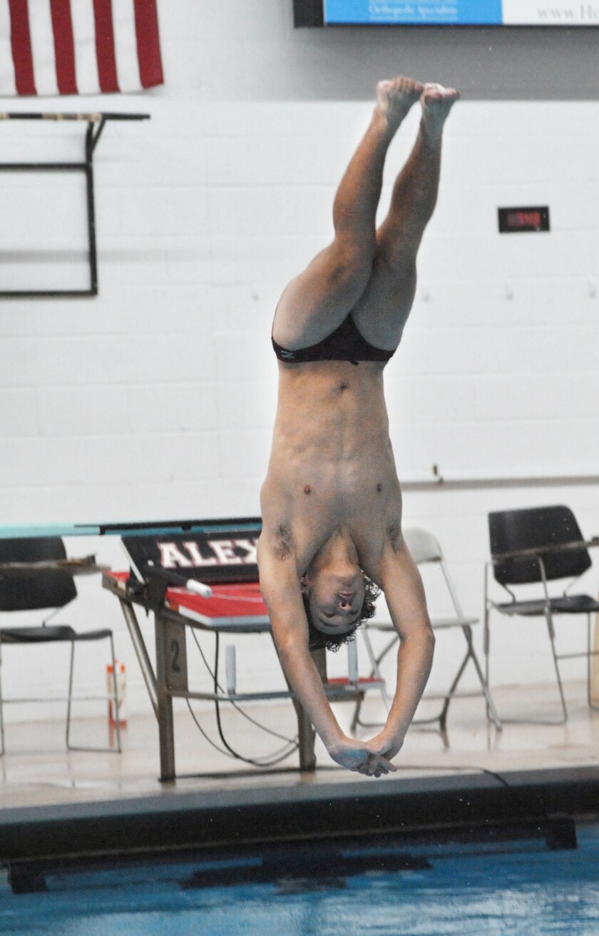 CadenKavanagh dive 6523.jpg