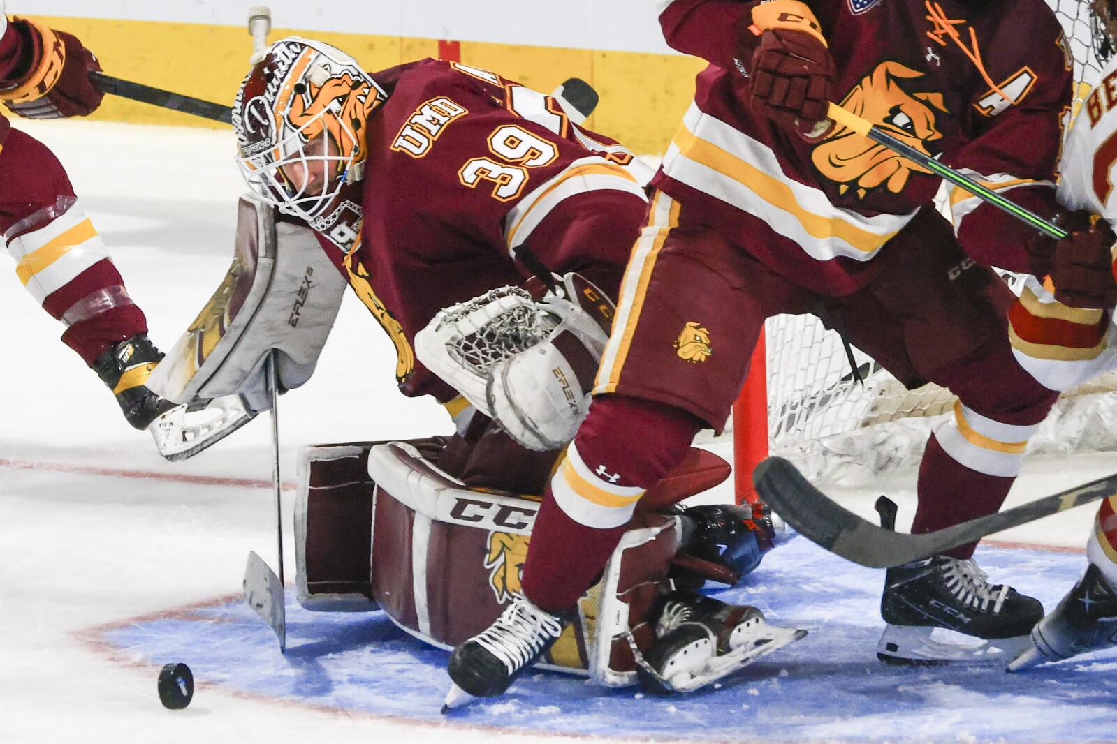 Minnesota Duluth plays Denver in regional final game in Loveland