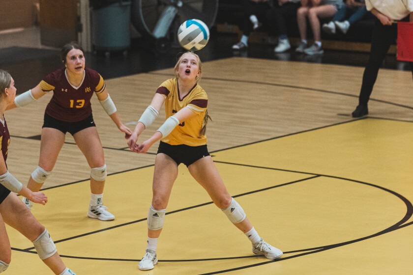 9-29-22VolleyballMitchellvsRoosevelt-51.jpg
