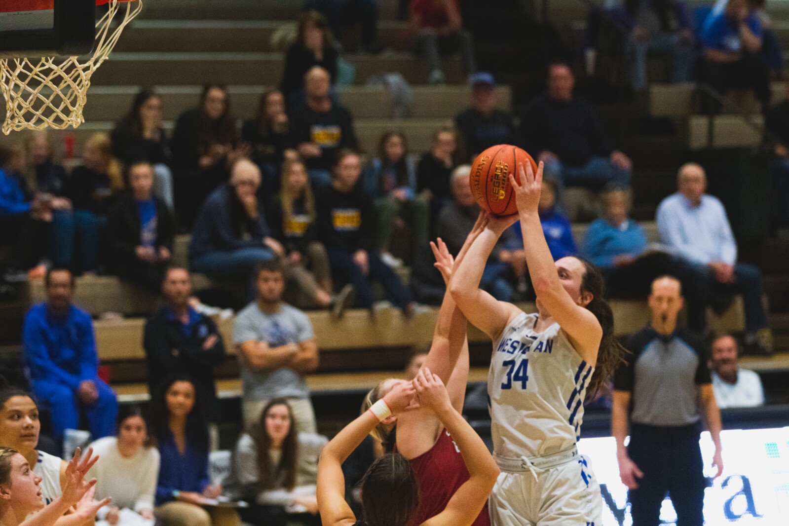 12-3-22DWUBasketball-5.jpg