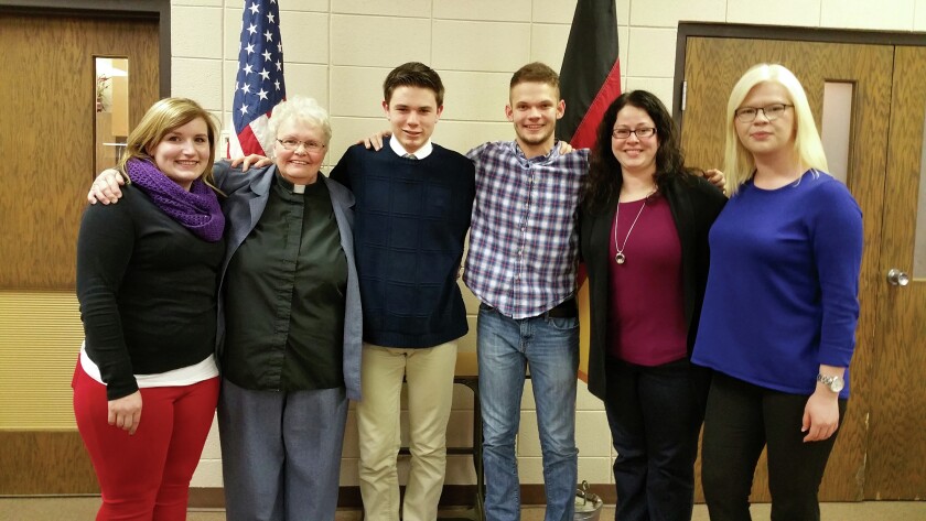 2374165+6 Exchange students WEB.jpg