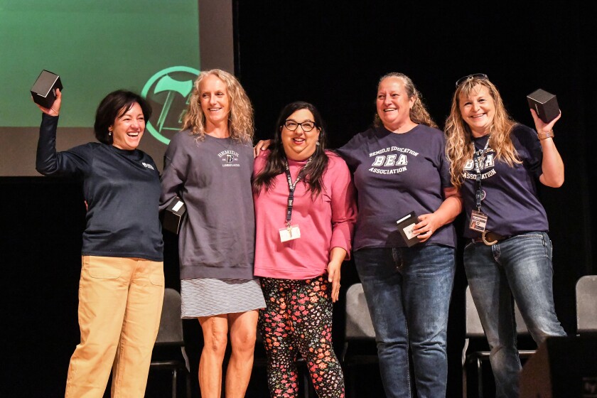 090322.N.BP.TEACHEROFTHEYEAR 2.jpg