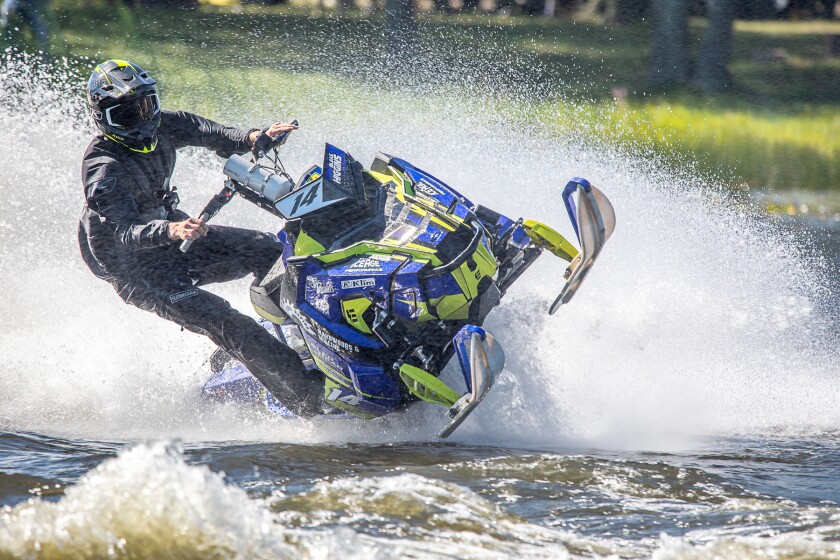 HigginsWatercross0125323.N.PRE.jpg