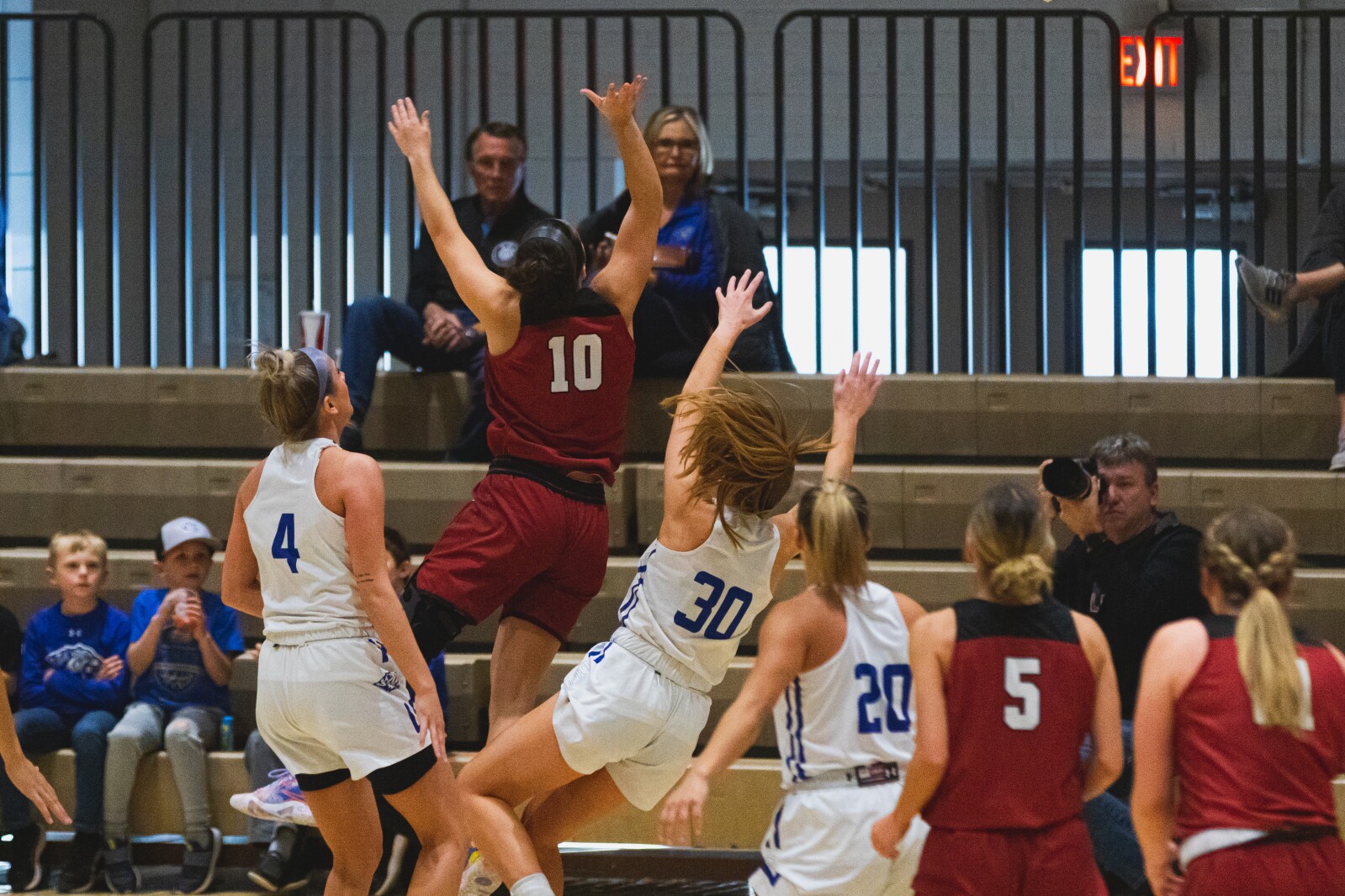12-3-22DWUBasketball-7.jpg