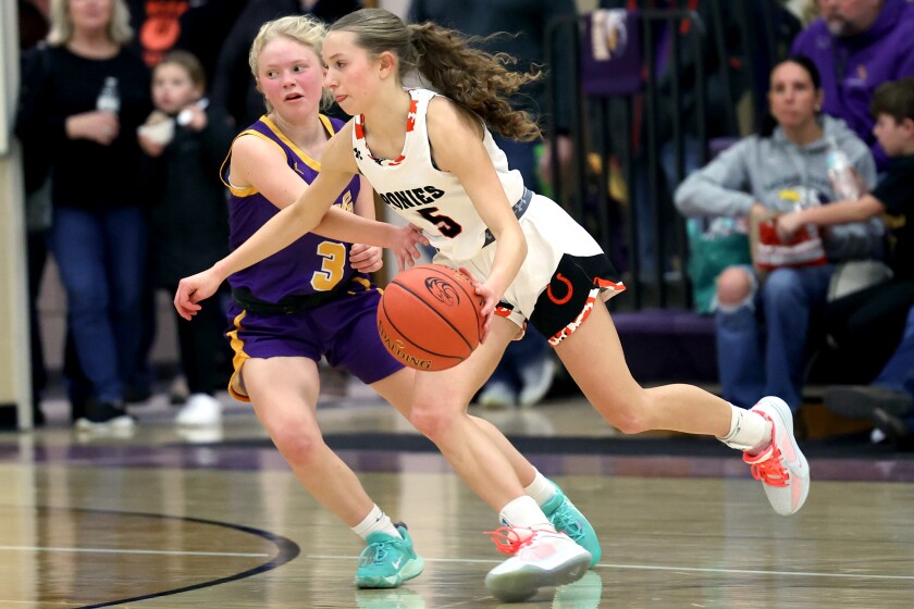 Sacred Heart reaches 10 wins after shutting Warren-Alvarado-Oslo down ...