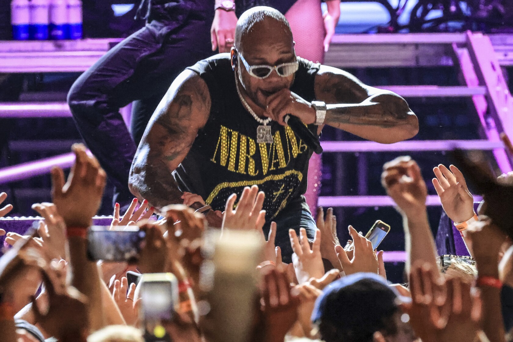 Review: Flo Rida goes late, gets 'Low' at Bayfront Festival Park ...