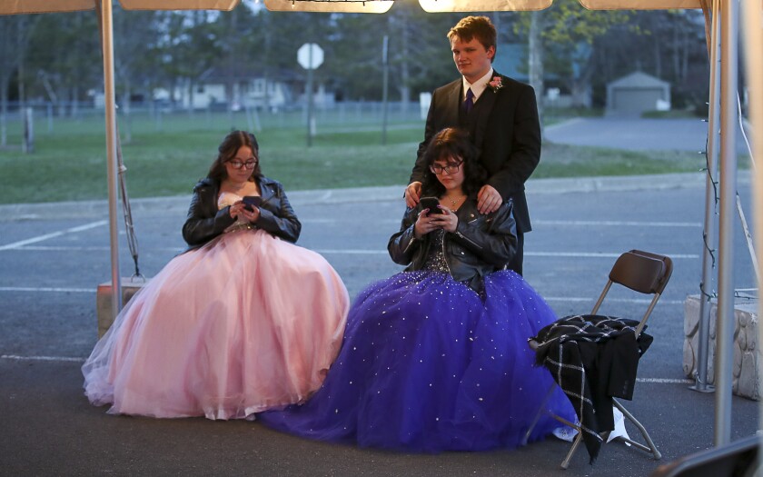 051121.N.DNT.CLOQUETPROM.C12.jpg