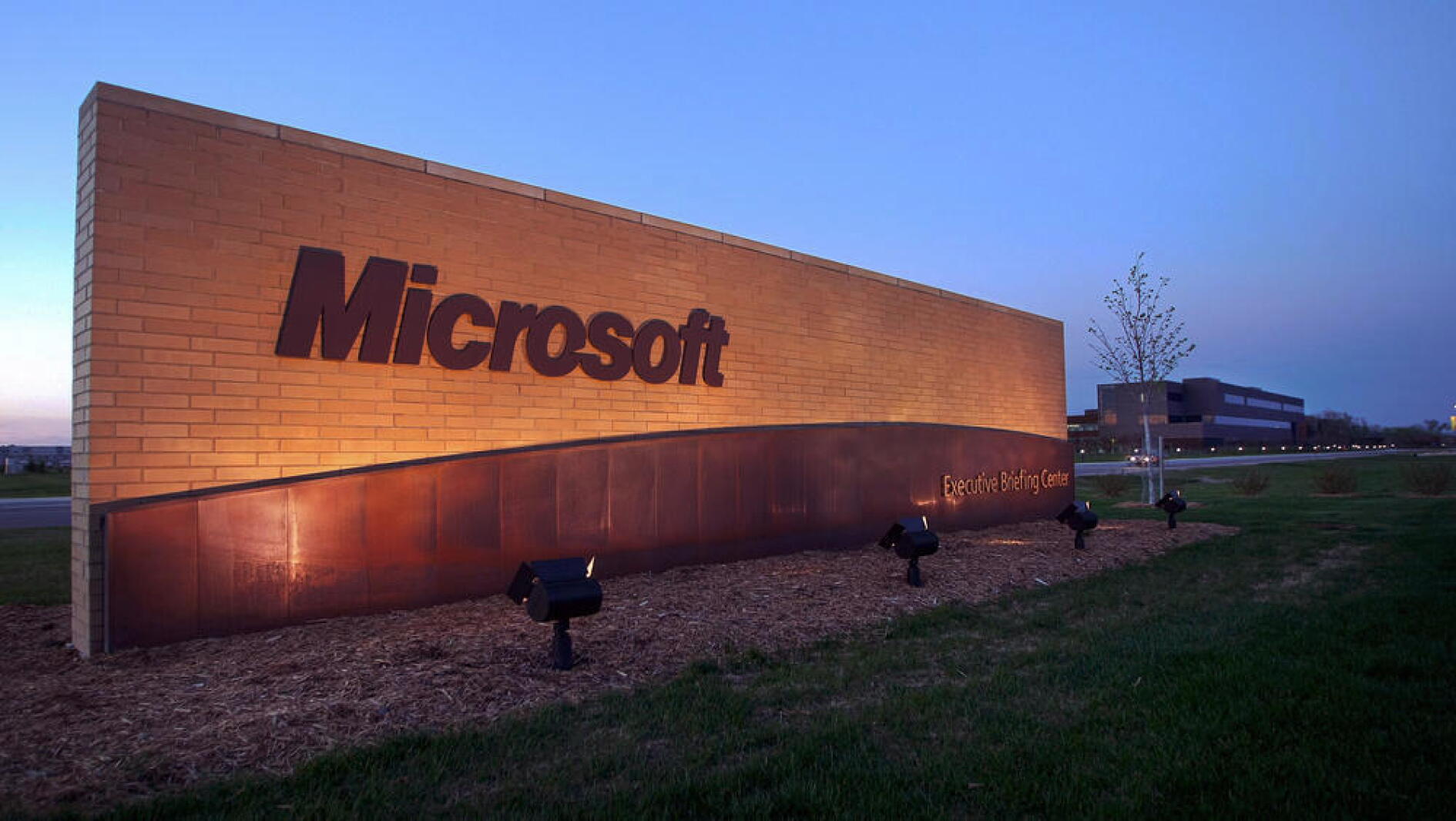 Microsoft Fargo campus hiring 200 for new sales and marketing division