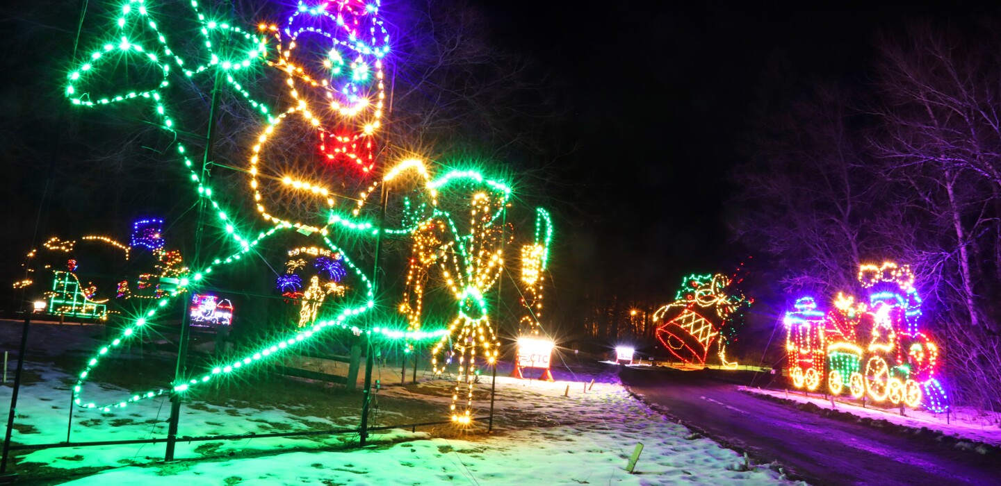 Christmas Lights Near Me 2022 Mn 7 Minnesota Light Tours To Brighten Your Holiday Season