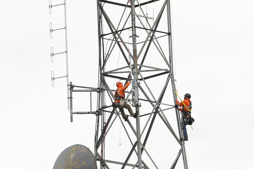 bnsf tower workers 051722.jpg