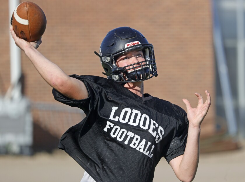 100821.s.ff.loboesfootballPotts.02.jpg