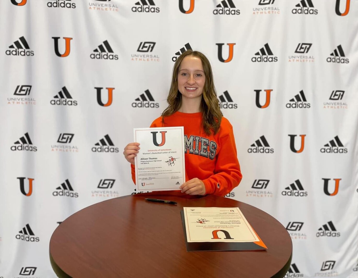Allison Thomas staying close to home, playing for Jimmies next year ...