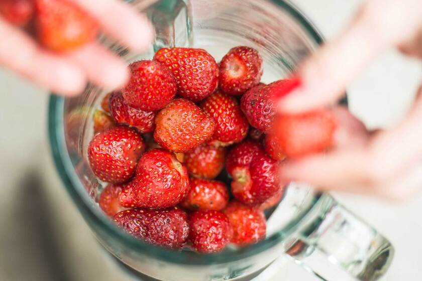 100222-strawberries-blender-shutterstock.jpg